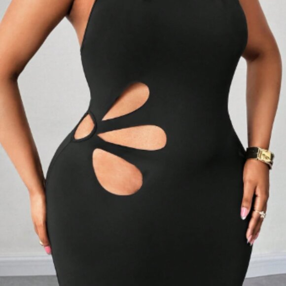 Plus Size Sleeveless Tight-Fitting Floral Hollow-Out Halter Dress - Picture 4 of 9